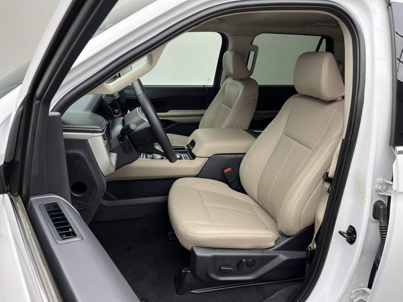 Certified 2024 Ford Expedition XLT AWD/4WD image 11