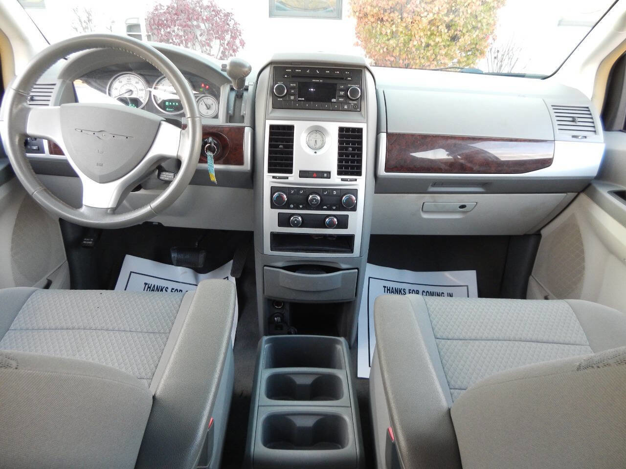 Used 2010 Chrysler Town & Country Touring FWD image 2