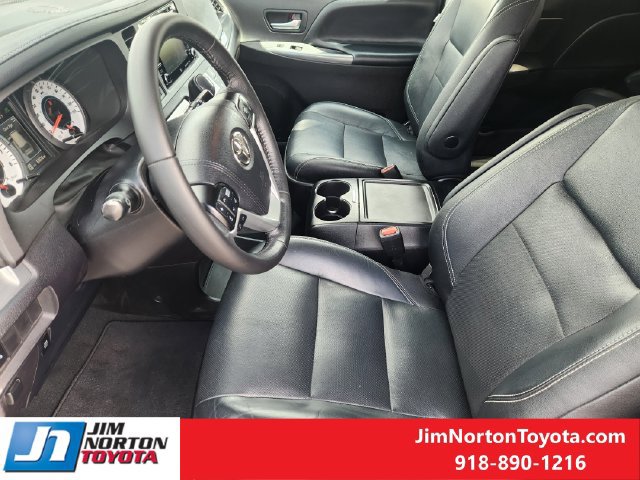 Used 2020 Toyota Sienna SE w/ SE Preferred Package FWD image 14