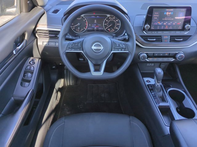 Used 2024 Nissan Altima 2.5 SV image 15