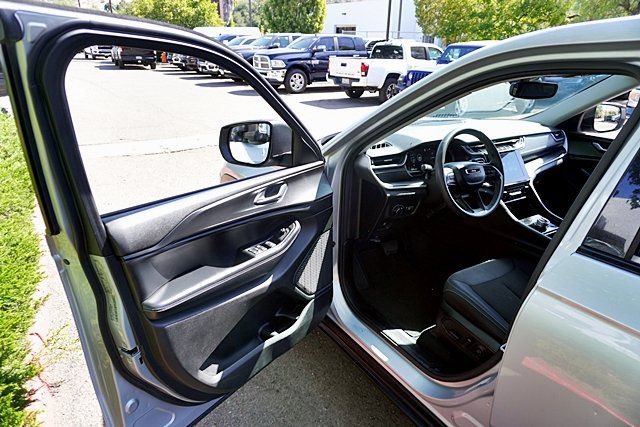 Used 2023 Jeep Grand Cherokee L Laredo RWD image 37