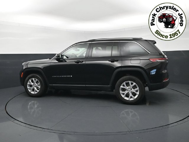 Used 2023 Jeep Grand Cherokee Limited w/ Luxury Tech Group II AWD/4WD image 3