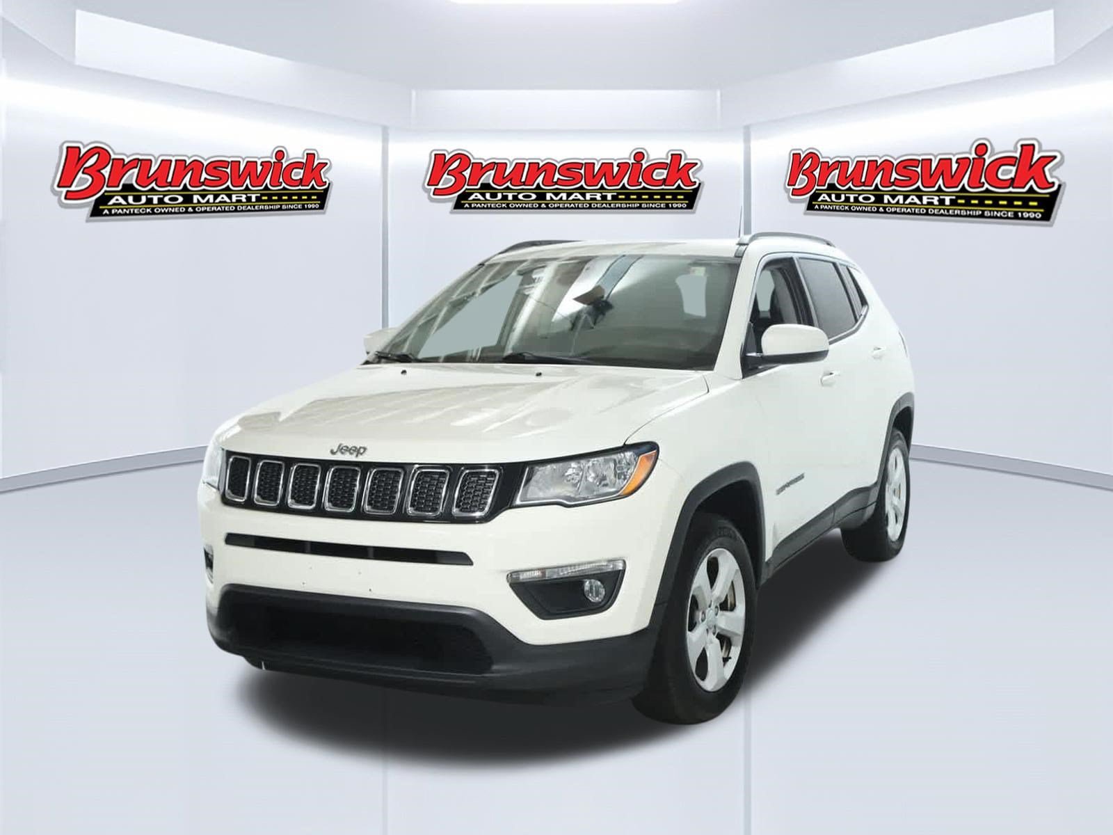 Used 2017 Jeep Compass Latitude w/ Popular Equipment Group AWD/4WD image 3