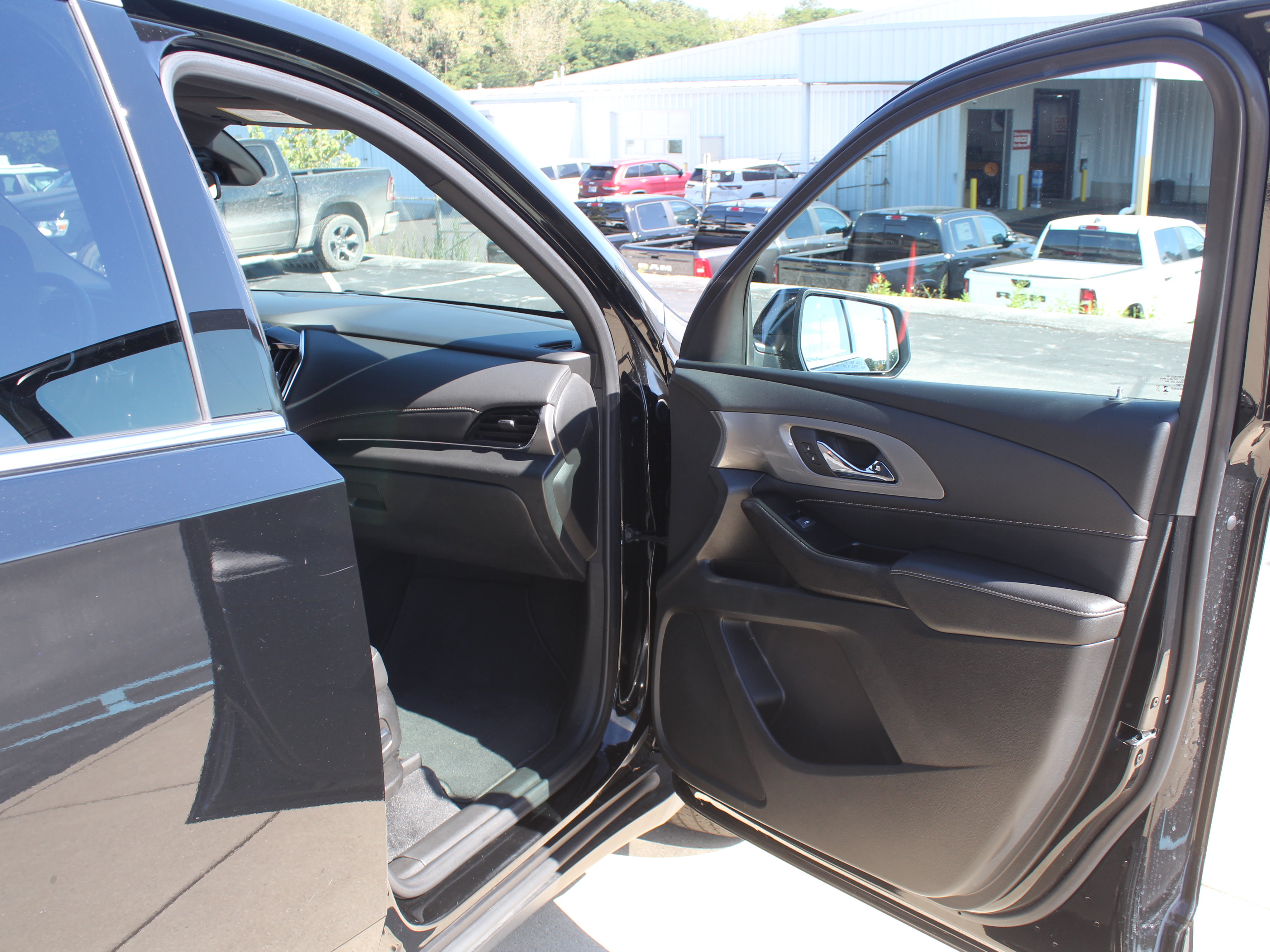 Certified 2023 Chevrolet Traverse LT AWD/4WD image 29