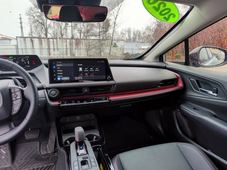 Used 2026 Toyota Prius Plug-In Hybrid image 10