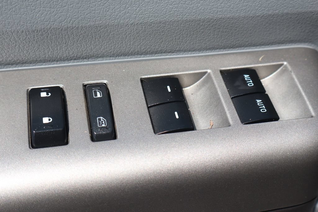 Used 2023 Ford F650 2WD Crew Cab Super Duty image 17