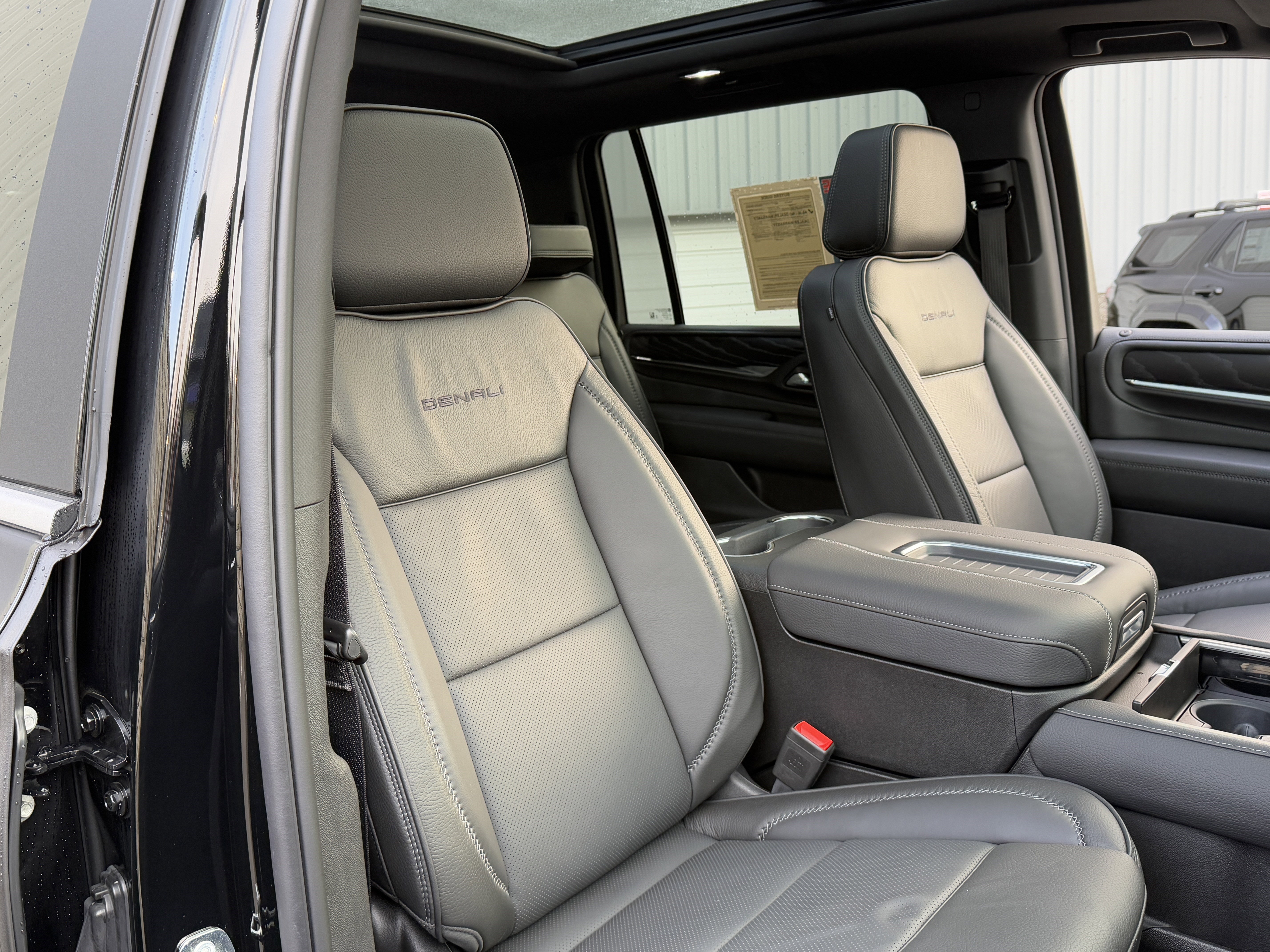 Used 2023 GMC Yukon XL Denali image 22