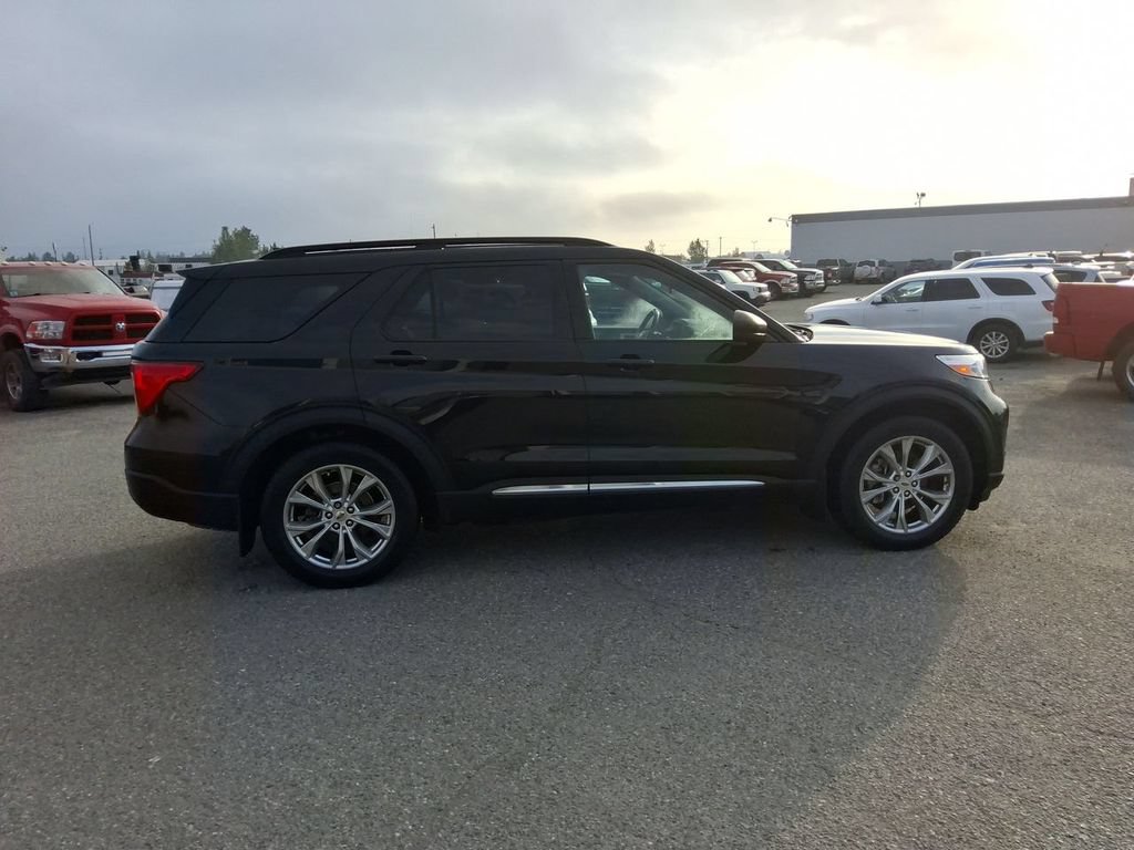 Used 2020 Ford Explorer XLT w/ Equipment Group 202A AWD/4WD image 9