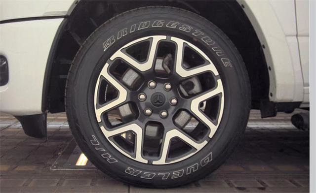 Used 2025 RAM 1500 Laramie w/ Sport Appearance Package image 7