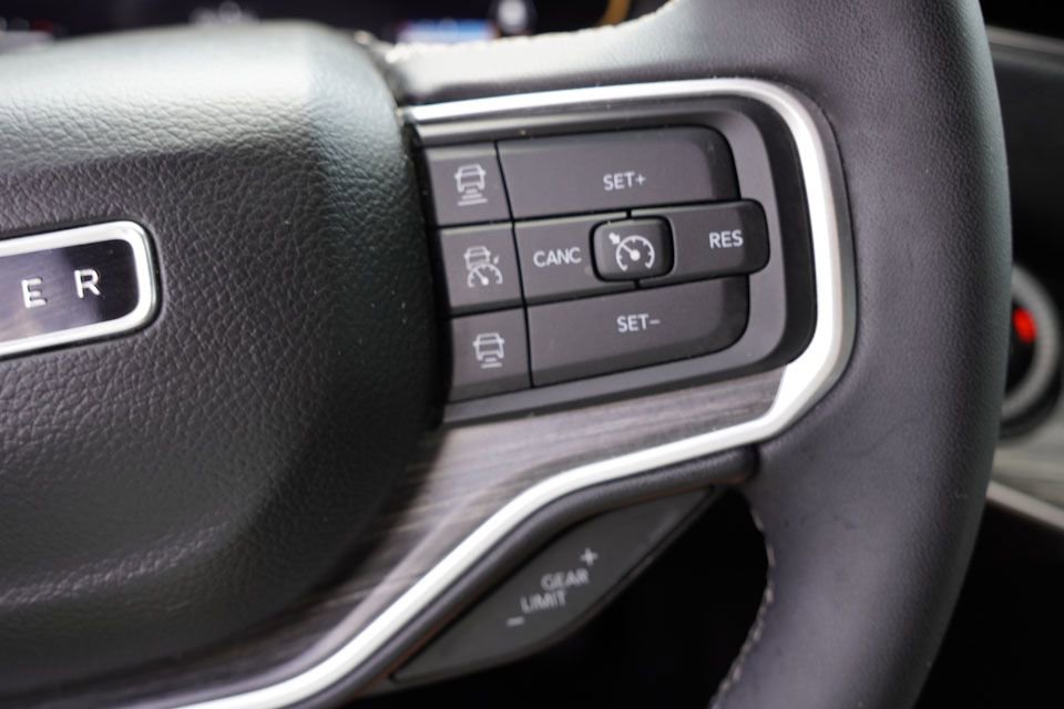 Used 2024 Jeep Wagoneer Series II w/ Flexible Seating Group image 36