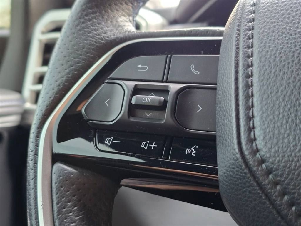 Used 2023 Toyota Sequoia Platinum AWD/4WD image 35