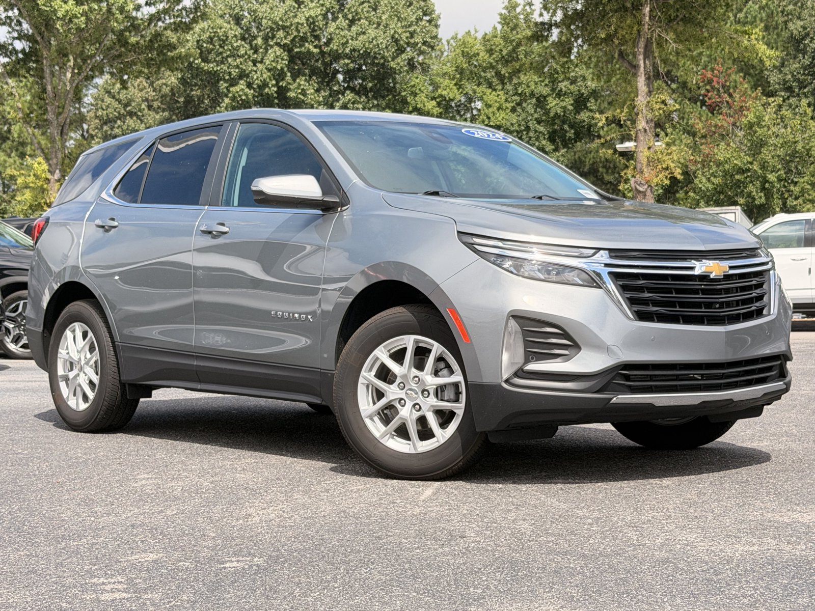 Used 2024 Chevrolet Equinox LT AWD/4WD image 2