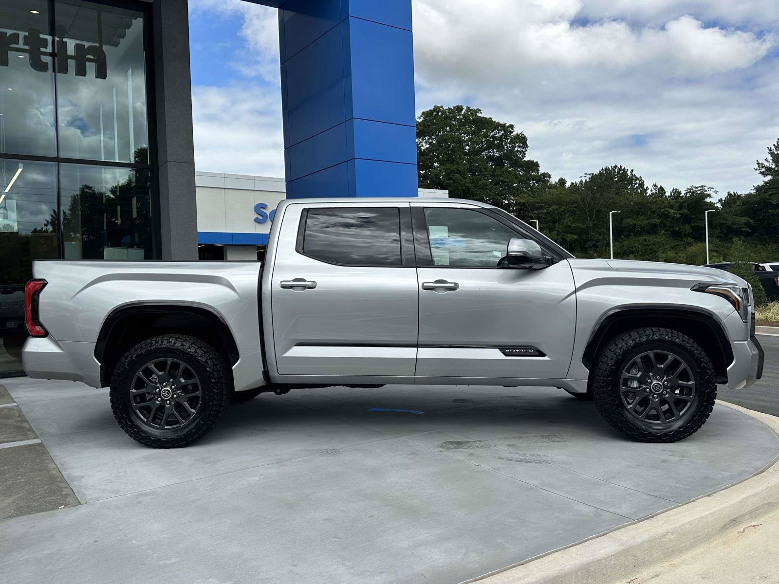Used 2023 Toyota Tundra Platinum AWD/4WD image 27