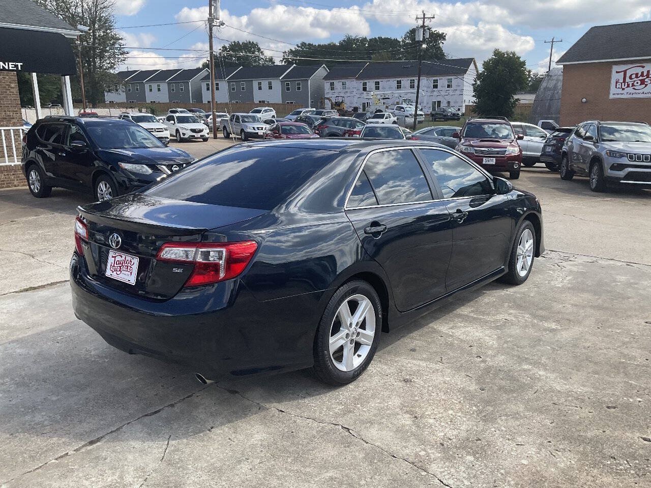Used 2014 Toyota Camry SE FWD image 3
