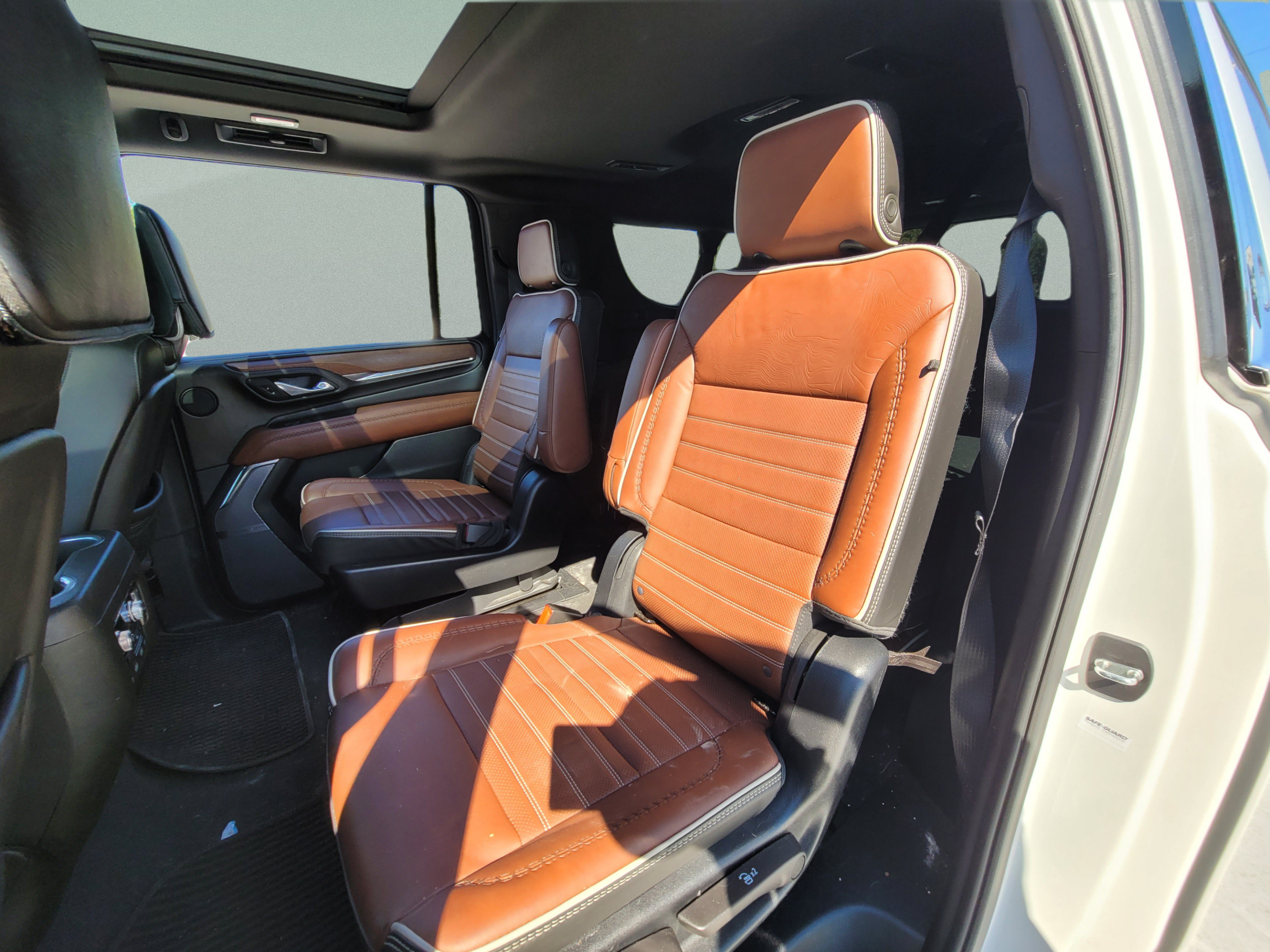 Used 2023 GMC Yukon XL Denali Ultimate AWD/4WD image 19