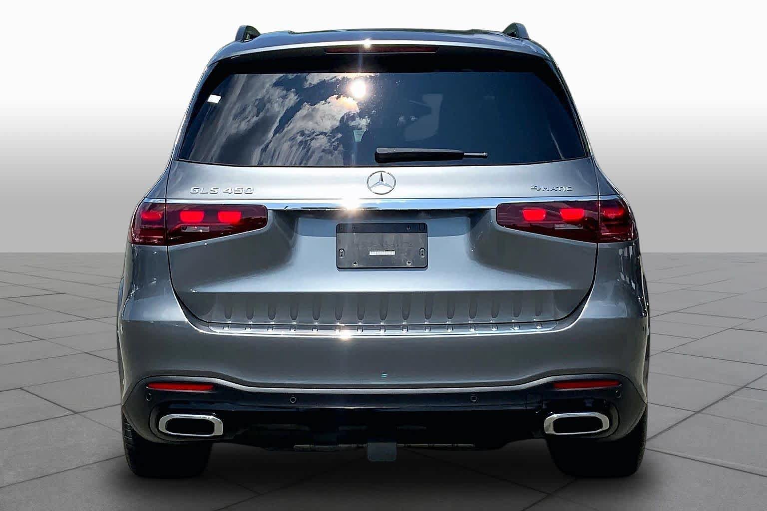 Used 2025 Mercedes-Benz GLS 450 4MATIC image 5