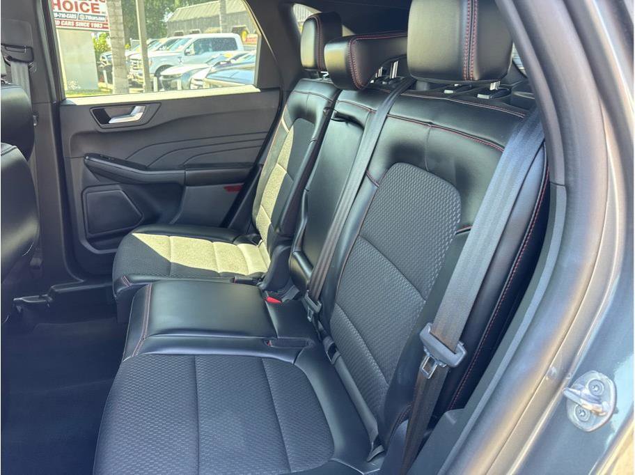 Used 2025 Ford Escape ST-Line Select AWD/4WD image 28