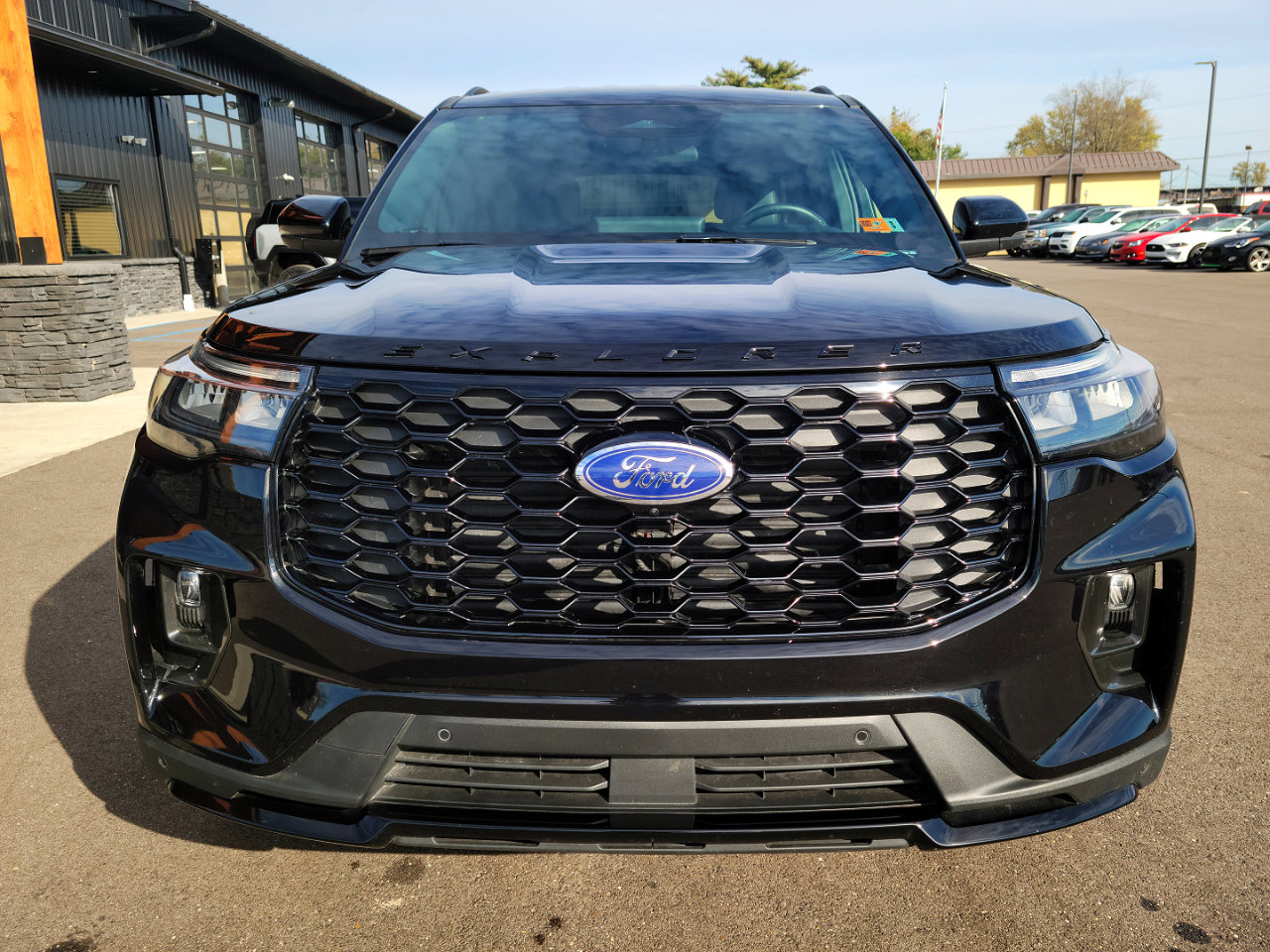 Used 2025 Ford Explorer ST-Line image 2