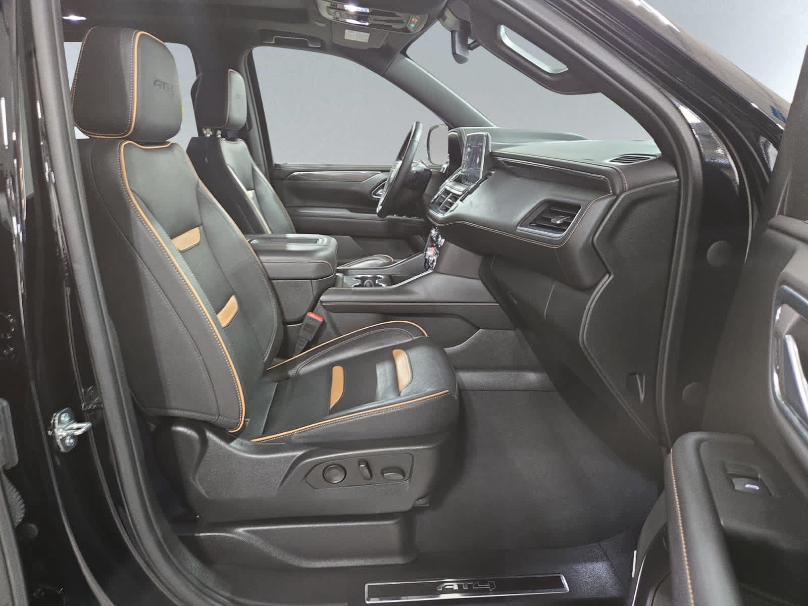 Used 2023 GMC Yukon AT4 w/ AT4 Premium Package AWD/4WD image 22
