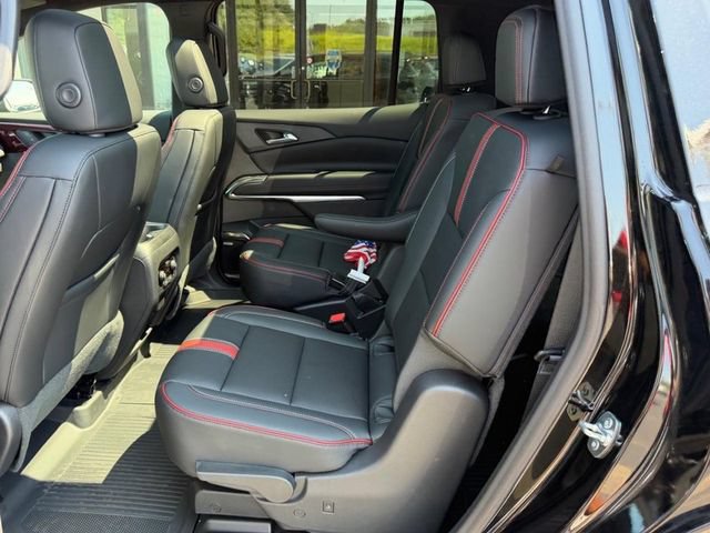 New 2027 Chevrolet Traverse RS w/ LPO, Floor Liner Package FWD image 11