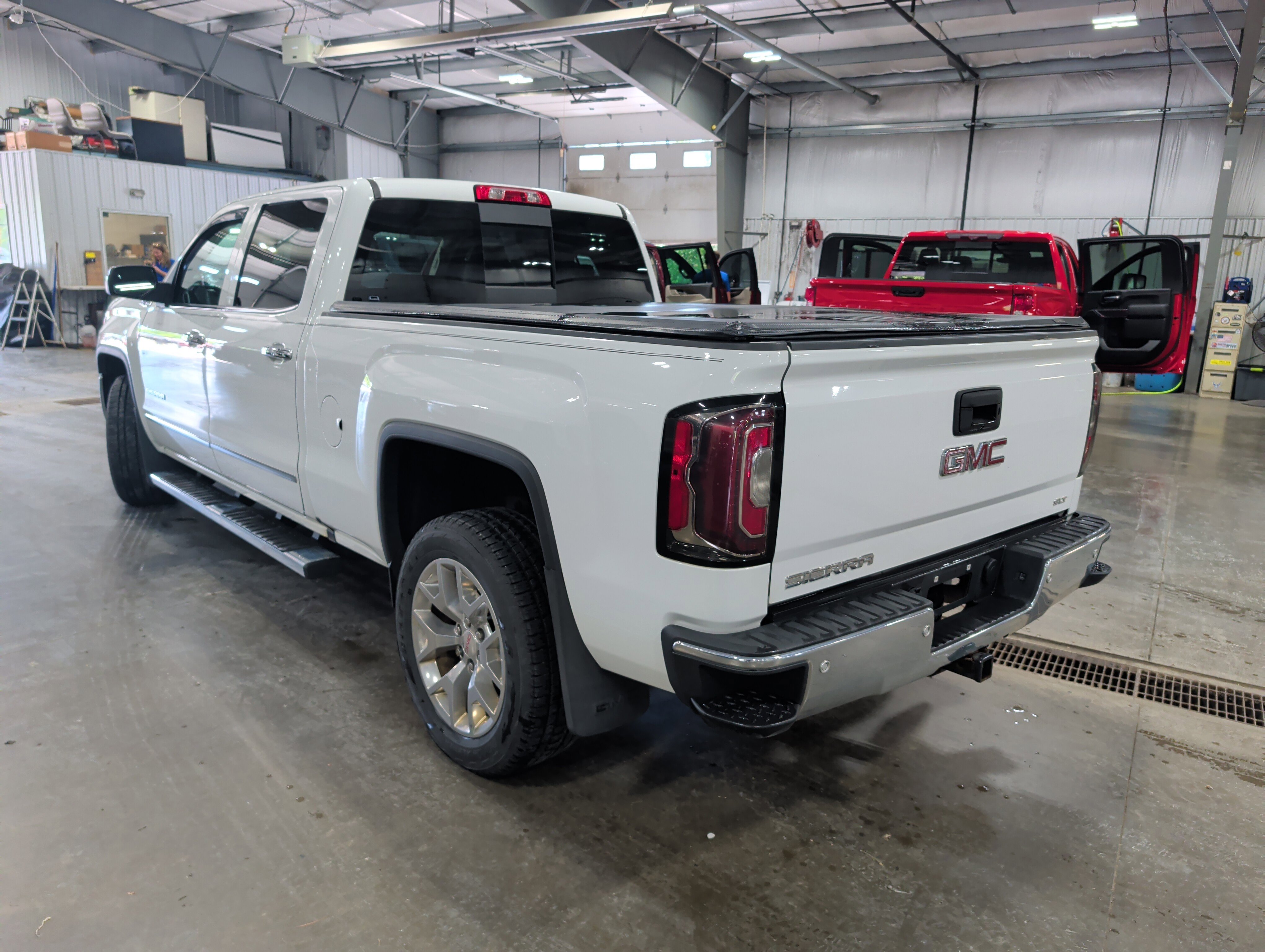 Used 2018 GMC Sierra 1500 SLT w/ SLT Premium Package AWD/4WD image 3