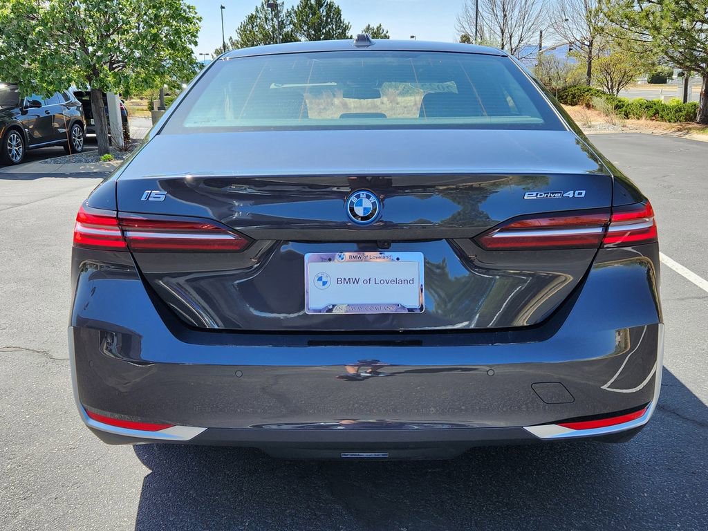 Used 2025 BMW i5 eDrive40i w/ Premium Package RWD image 28