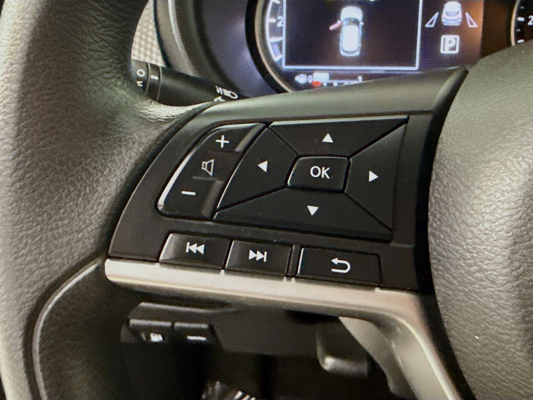 Used 2018 Nissan Kicks SV FWD image 14