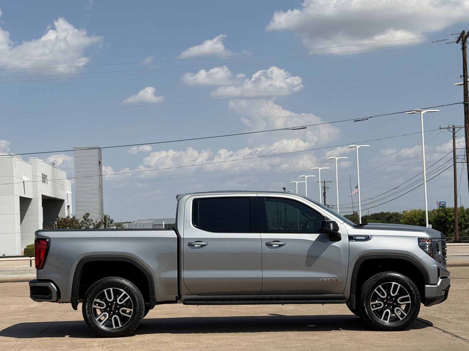 Used 2025 GMC Sierra 1500 AT4 w/ AT4 Premium Package AWD/4WD image 3