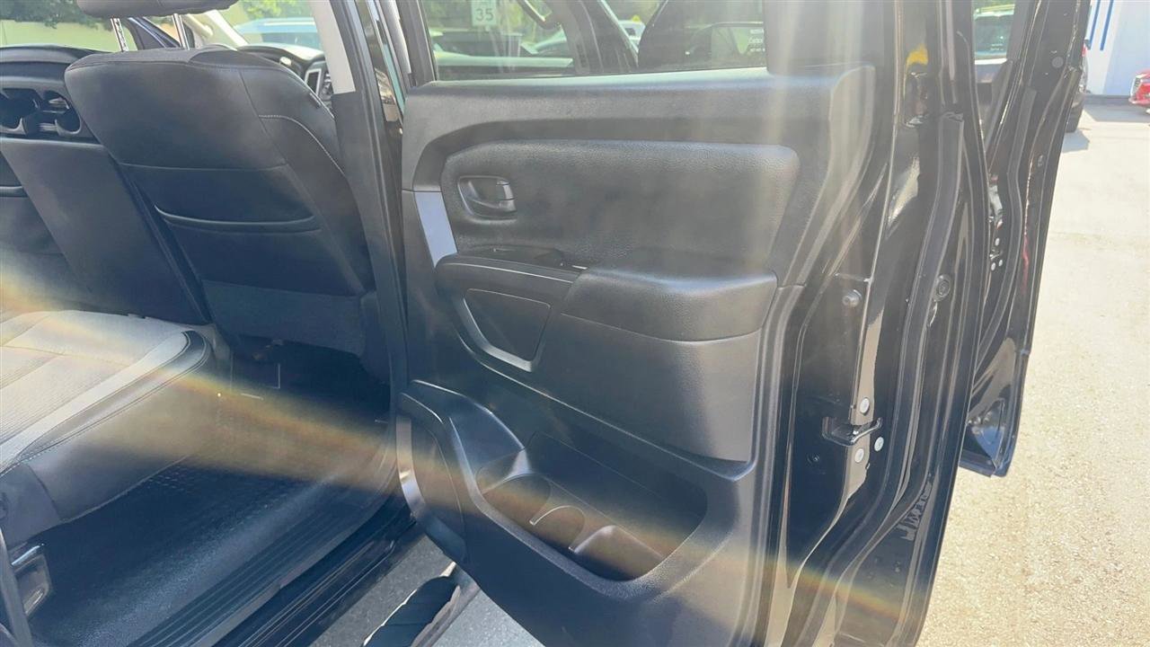 Used 2017 Nissan Titan S AWD/4WD image 32
