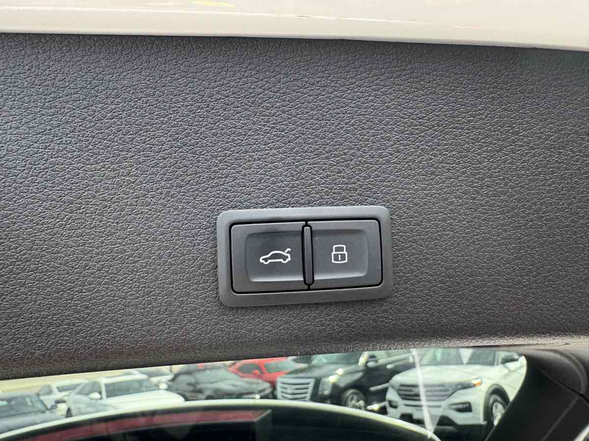 Used 2019 Audi e-tron Prestige w/ Prestige Package image 49