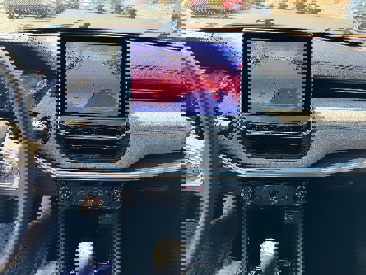 Used 2023 Jeep Compass Latitude image 14