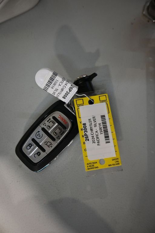 Used 2024 Chrysler Pacifica Select FWD image 23