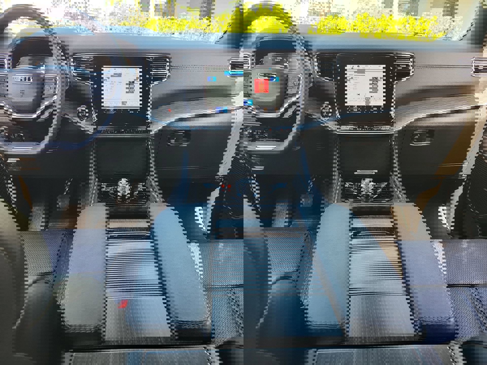 Used 2024 Jeep Wagoneer Series III AWD/4WD image 16