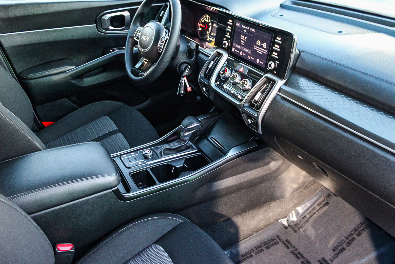 Used 2023 Kia Sorento LX image 16