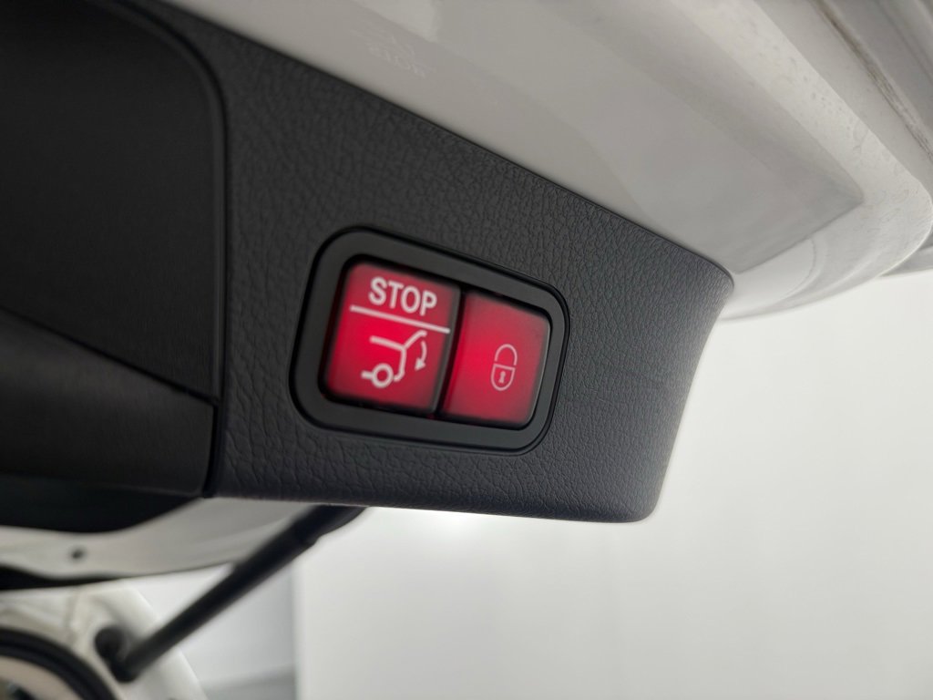 Used 2025 Mercedes-Benz GLB 250 4MATIC image 14