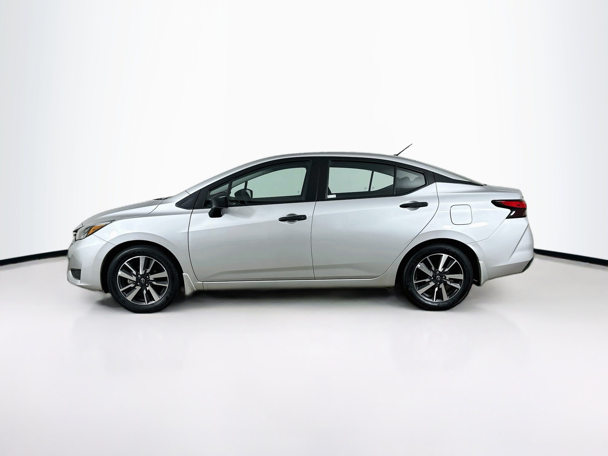 Used 2025 Nissan Versa S w/ S Plus Package FWD image 4