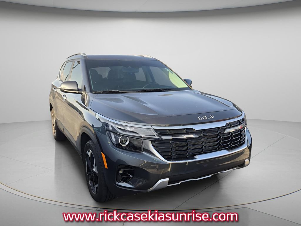 Used 2024 Kia Seltos EX AWD/4WD image 3