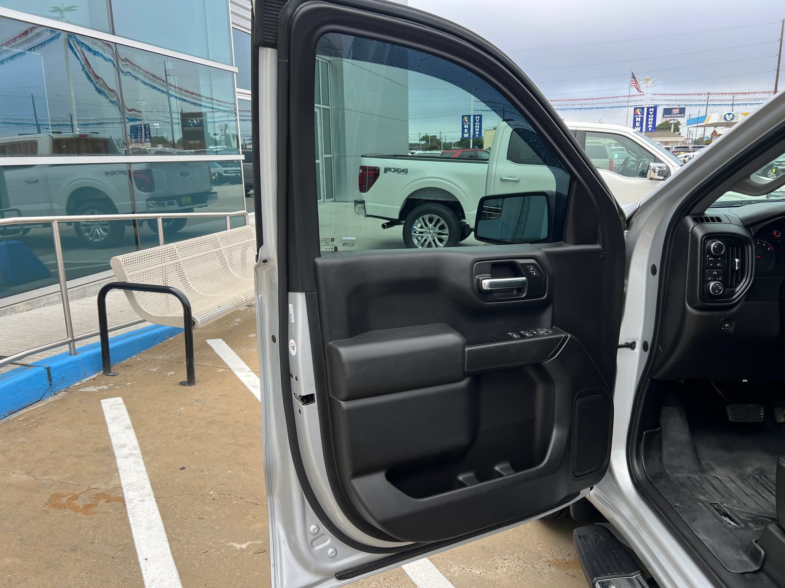 Used 2019 Chevrolet Silverado 1500 Custom w/ Custom Convenience Package AWD/4WD image 10