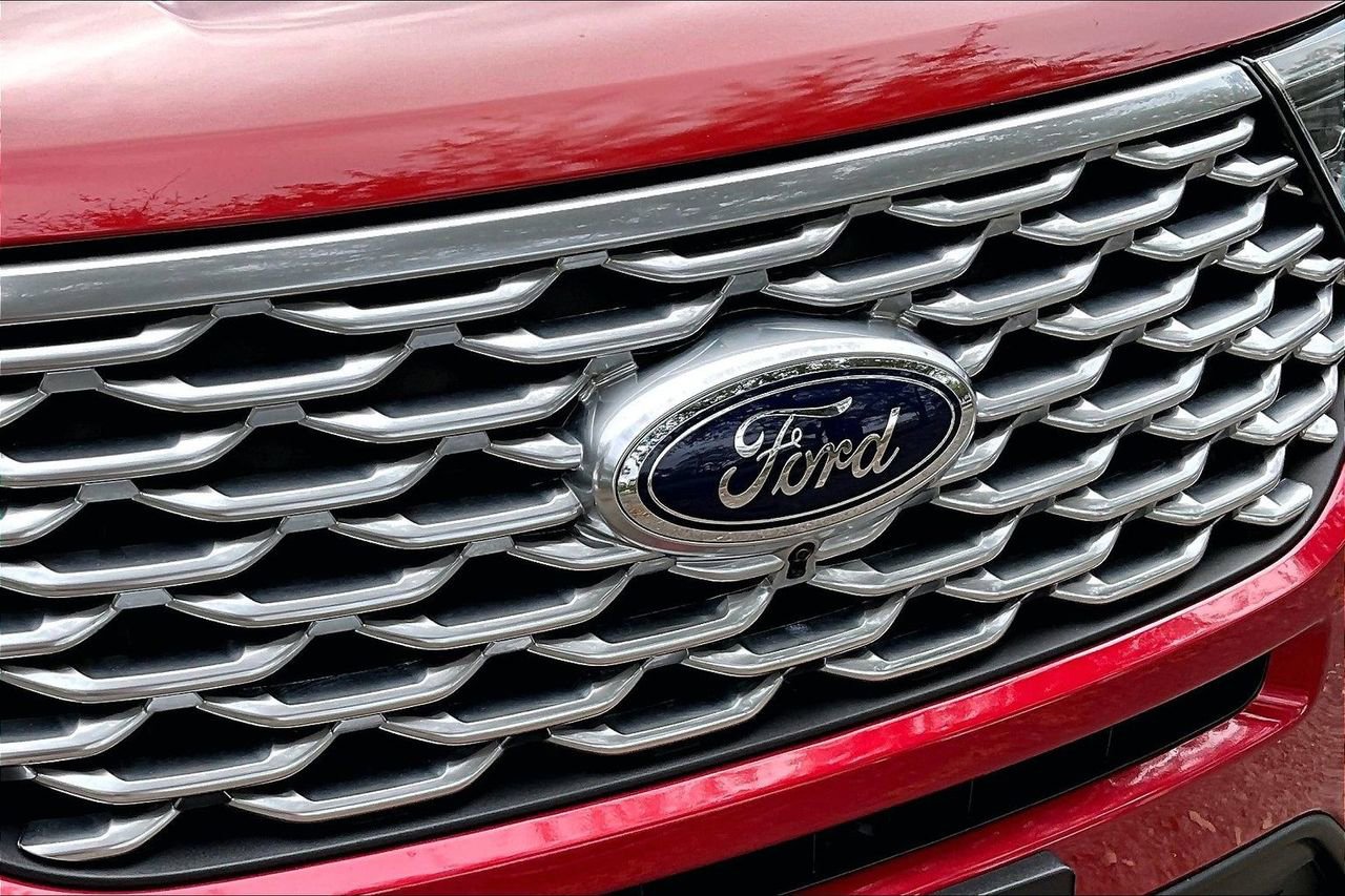 Used 2020 Ford Explorer Platinum w/ Premium Technology Package image 30