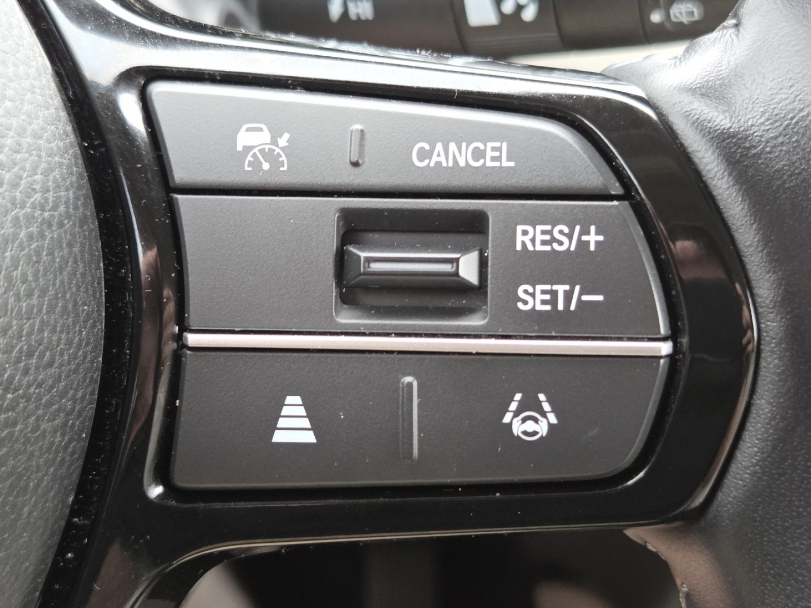 Used 2025 Honda HR-V EX-L image 10