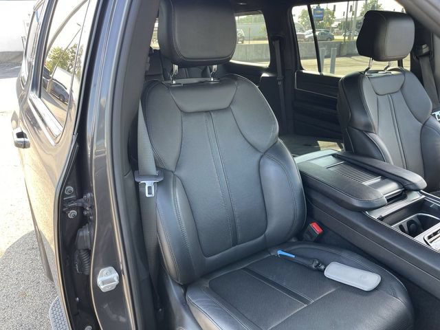 Used 2023 Jeep Wagoneer Series III w/ Preferred Equipment Group AWD/4WD image 25