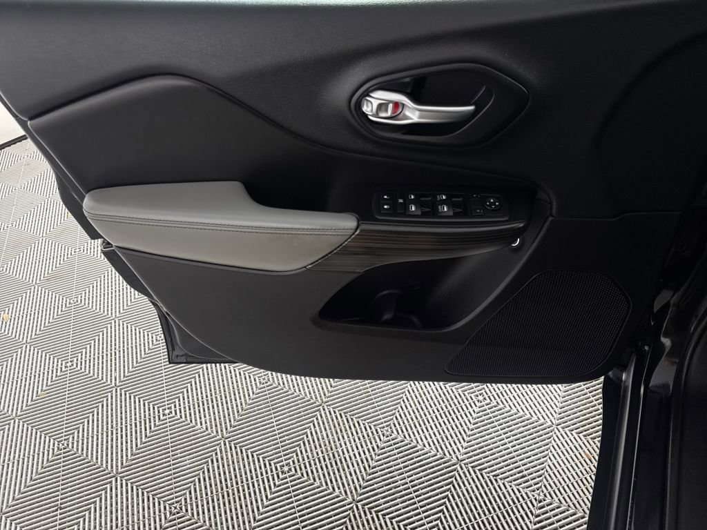 Used 2014 Jeep Cherokee Limited image 10