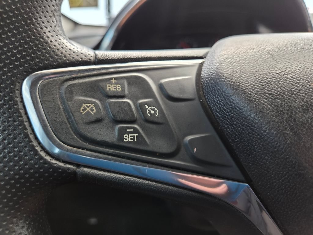 Used 2021 Chevrolet Malibu LT FWD image 13