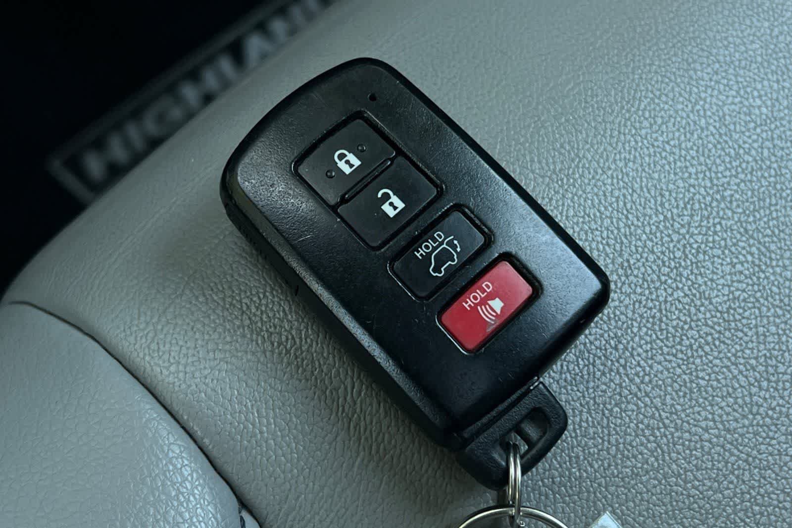 Used 2019 Toyota Highlander XLE FWD image 28