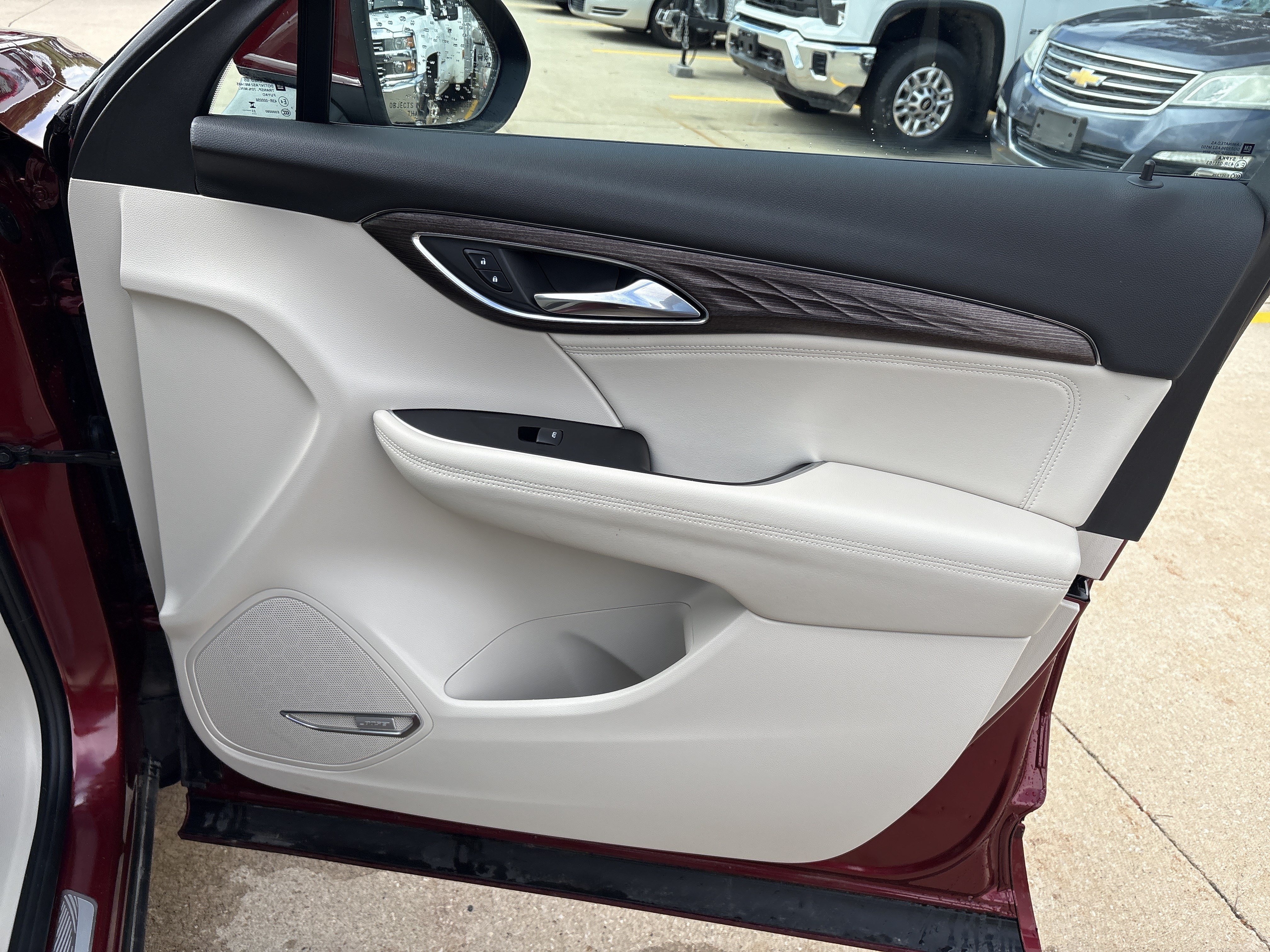 Used 2023 Buick Envision Avenir AWD/4WD image 3