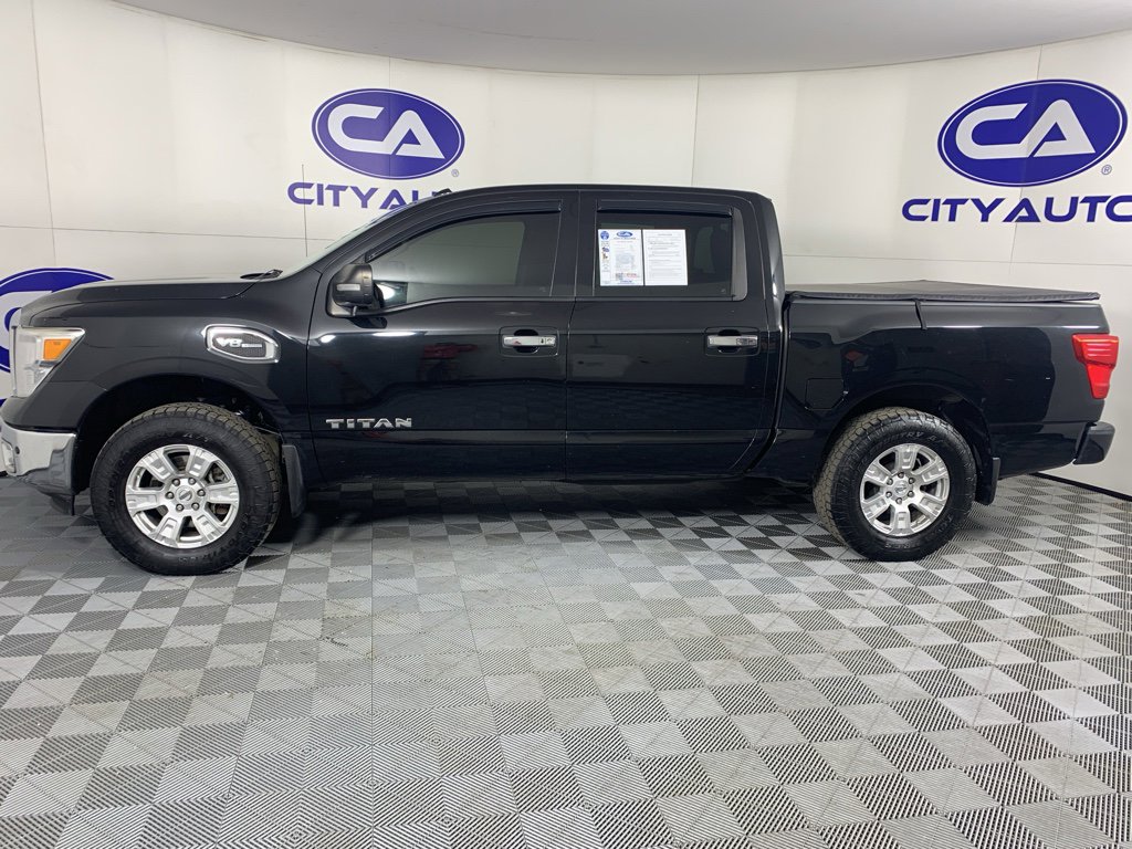 Used 2017 Nissan Titan SV image 6