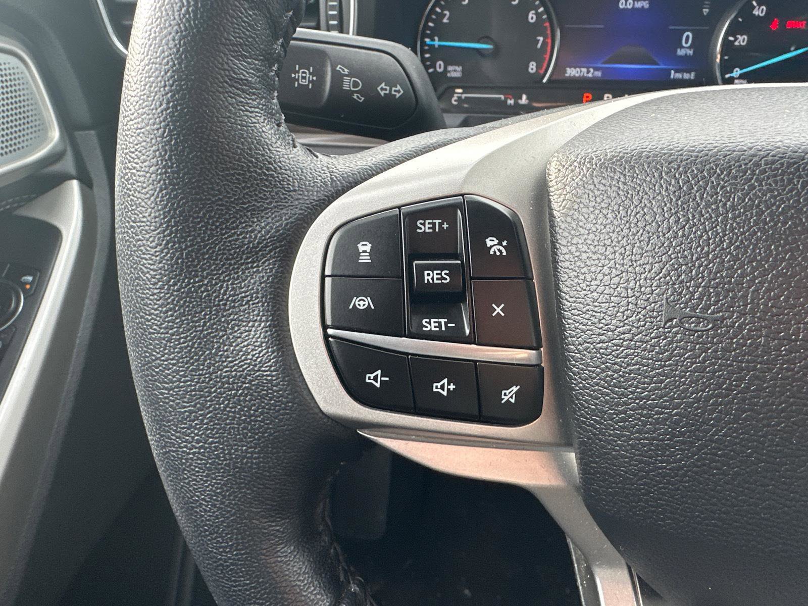 Used 2022 Ford Explorer Limited w/ Limited Technology Package image 24