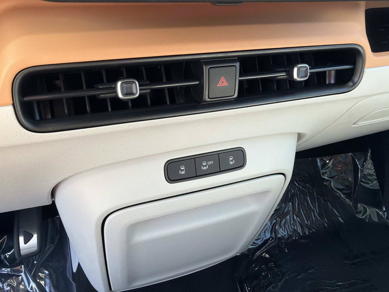 Certified 2025 Volkswagen ID. Buzz Pro S Plus AWD/4WD image 25