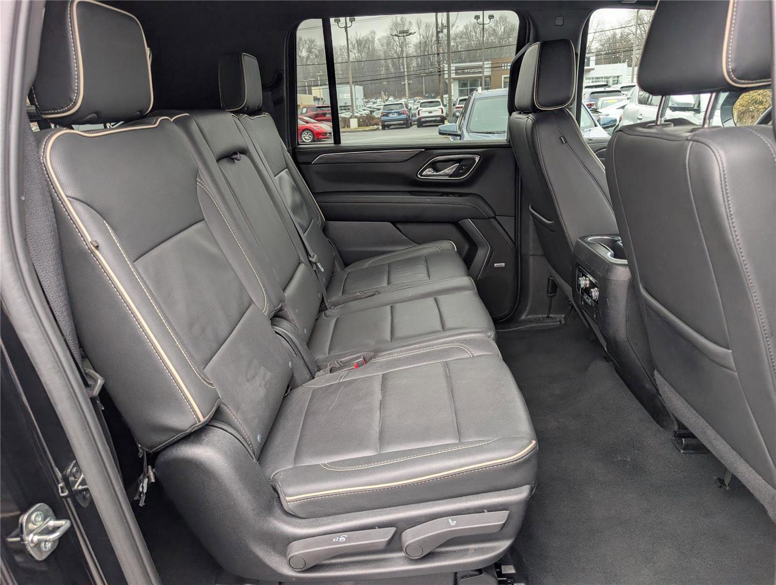 Used 2024 GMC Yukon XL SLT image 13