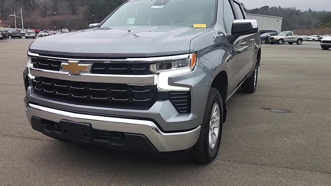 Used 2025 Chevrolet Silverado 1500 LT image 2